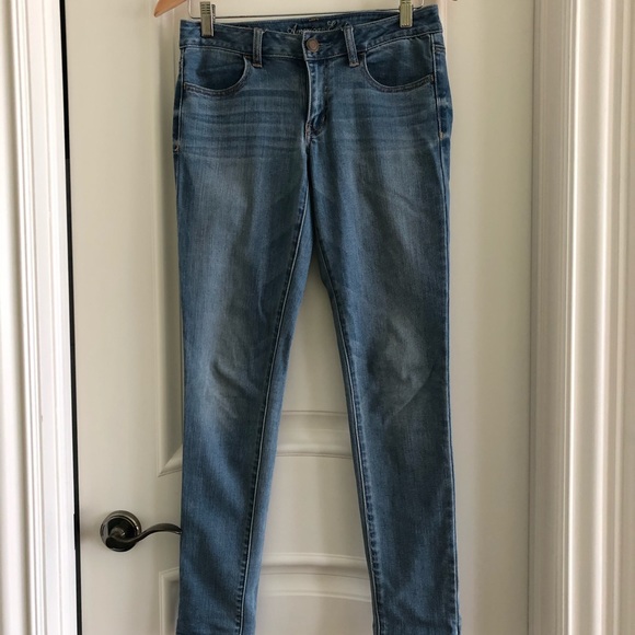 Low Rise Light Wash Jeans - Picture 2 of 4